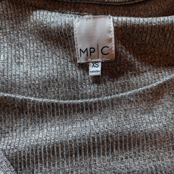 Long sleeve silver top, size XS - 3 for 20 $ - Picture 5 of 6